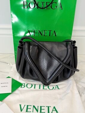 Bottega Veneta Beak Bag Medium Black